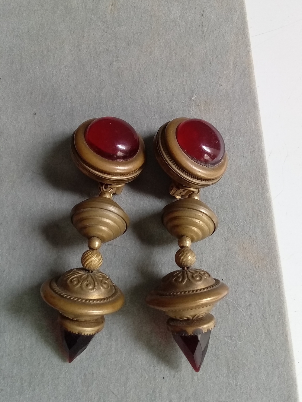 Vintage Gold‎ Tone Red Cabochon Crystal Point Tiered Clip On Statement Earrings